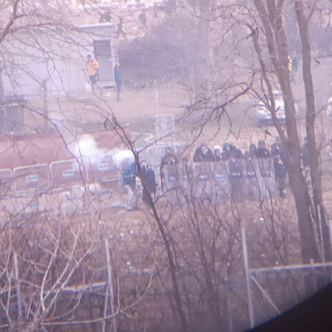 Τούρκοι ρίχνουν δακρυγόνα προς την ελληνική πλευρά στον Έβρο