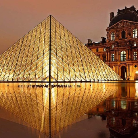 Άνοιξε και πάλι το Λούβρο