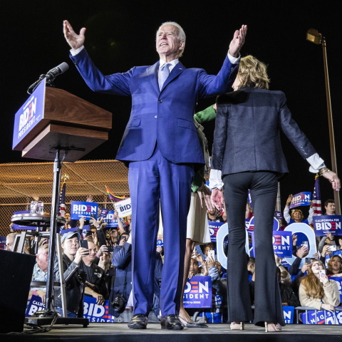 Ο Τζο Μπάιντεν σε προεκλογική συγκέντρωση στο Λος Άντζελες