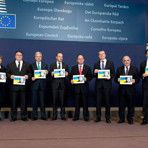 Οικογενειακή φωτογραφία με τους υπουργούς Εξωτερικών της ΕΕ στο Συμβούλιο της 9ης Φεβρουαρίου 