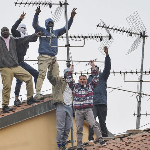 Εξεγέρσεις σε ιταλικές φυλακές