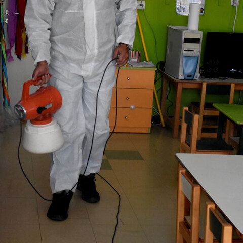 Συνεχίζονται οι απολυμάνσεις σε σχολεία λόγω κορωνοϊού