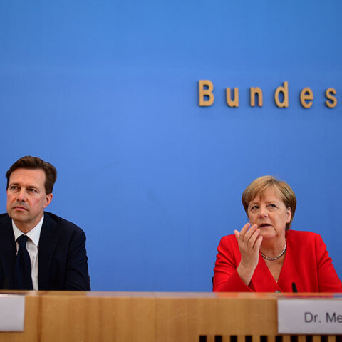 Στέφεν Ζάιμπερτ - Άνγκελα Μέρκελ