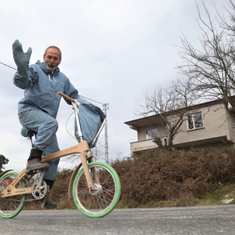 O Πωλ Ευμορφίδης με ποδήλατο στο Έβερεστ