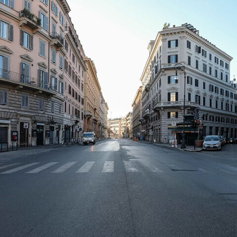 Κορωνοϊός στην Ιταλία: Ανατριχιαστική ησυχία στους άλλοτε πολυσύχναστους δρόμους της Ρώμης