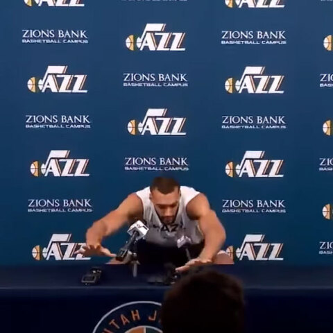 Ο Ρούντι Γκομπέρ βγήκε θετικός στον κορωνοϊό - Δείτε τον όταν «τρόλαρε» δημοσιογράφους και έσπαγε πλάκα για τον επικίνδυνο ιό