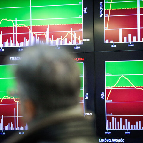 Κορωνοϊός: Μαζικές ρευστοποιήσεις μετοχών στο Χρηματιστήριο Αθηνών