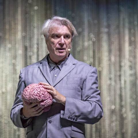 O David Byrne έχει προτείνει 26 πράγματα για να κάνουμε μέσα στο σπίτι.