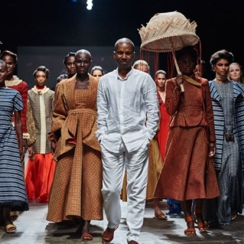 Μοντέλα στην πασαρέλα της Εβδομάδας Μόδας στο Κέιπ Τάουν