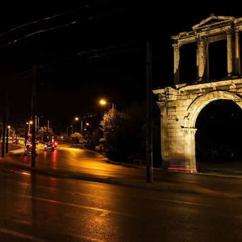 Ερημιά στην Αθήνα – Εικόνα από Αμαλίας, Στύλους Ολυμπίου Διός  