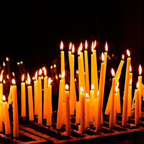 Κεριά στην εκκλησία