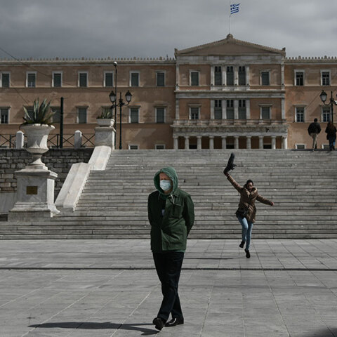 Κορωνοϊός στην Αθήνα: «Ερήμωσε» το κέντρο της πόλης