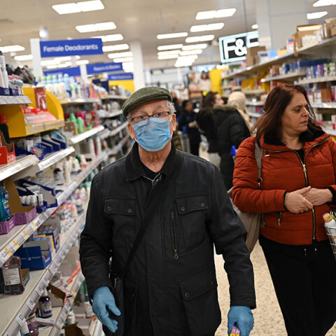 Κορωνοϊός στη Μεγάλη Βρετανία: Αυξάνονται οι νεκροί - Πληθαίνουν τα κρούσματα