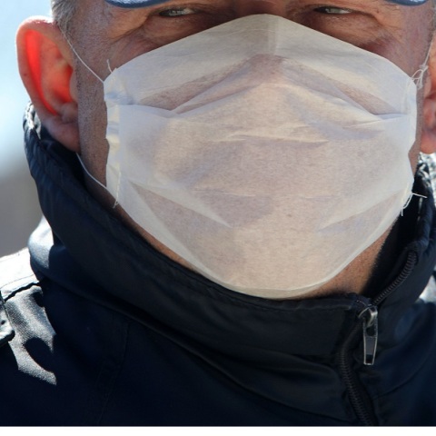 Συλλήψεις για κλοπές προστατευτικών μασκών στην Ουκρανία