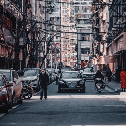 Ο κορωνοϊός απειλεί περισσότερο τις πόλεις με ατμοσφαιρική ρύπανση