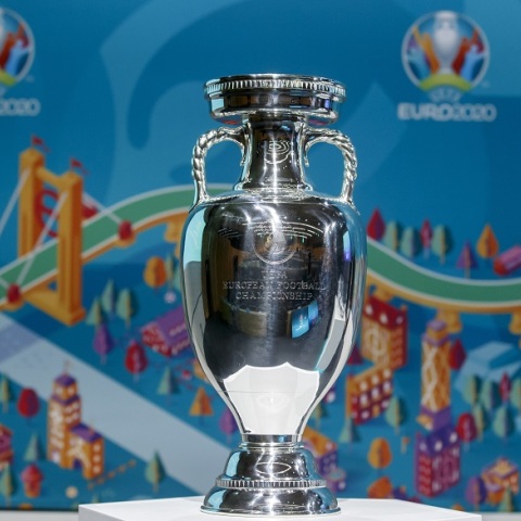 Αναβάλλεται το EURO για το καλοκαίρι του 2021