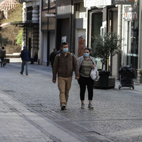 Ο κορωνοϊός κλείνει επιχειρήσεις στην Αθήνα