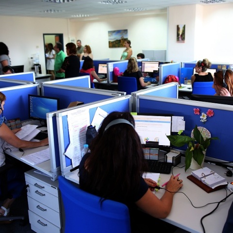 «Έσπασε» το τηλεφωνικό κέντρο βοήθειας για τον κορωνοϊό