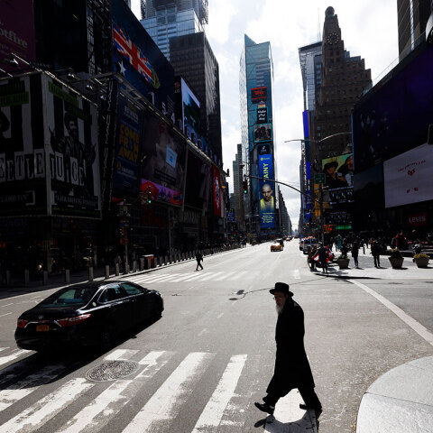 Ο κορωνοϊός «ερήμωσε» την Times Square στη Νέα Υόρκη