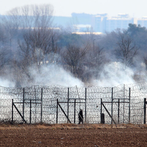 Χημικά και νέα ένταση με μετανάστες στις Καστανιές Έβρου