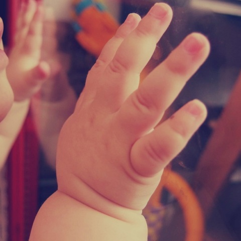 Η φωτογραφία ενός μωρού στην Ιταλία που έγινε viral