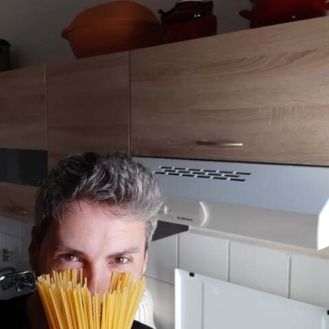 Μανώλης Παπουτσάκης - Μένουμε Σπίτι 