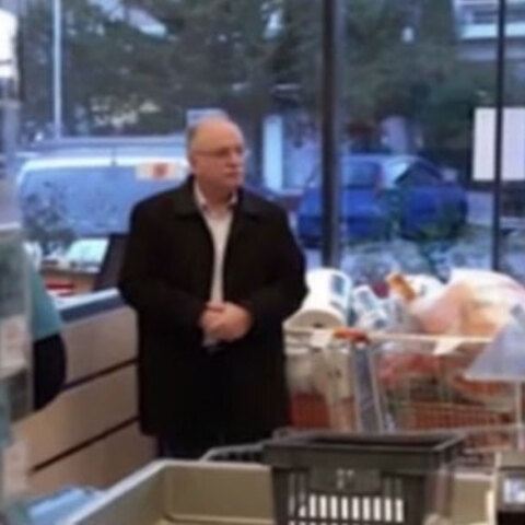 Θέμα συζήτησης τα γεμάτα καρότσια του Δημήτρη Παπαδημούλη σε σούπερ μάρκετ