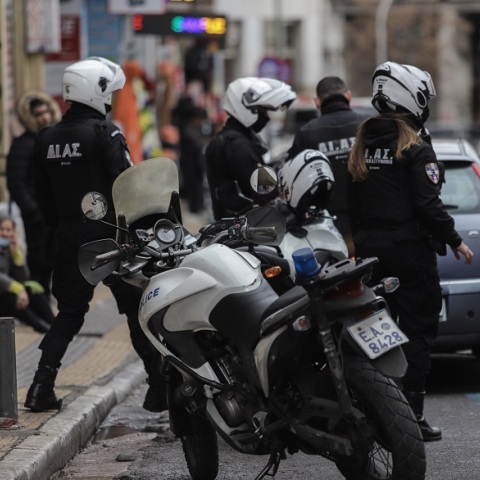 Τρεις συλλήψεις για καφενείο που είχε μετατραπεί σε «μίνι καζίνο»