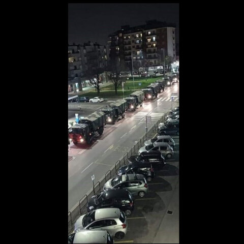 Εικόνα - σοκ από το Μπέργκαμο της Ιταλίας: Στρατιωτικό κομβόι μεταφέρει πτώματα 