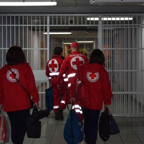 Κορωνοϊός: Ο Ελληνικός Ερυθρός Σταυρός πραγματοποιεί θερμομετρήσεις στους κρατούμενους, στο προσωπικό και στους επισκέπτες σε Καταστήματα Κράτησης