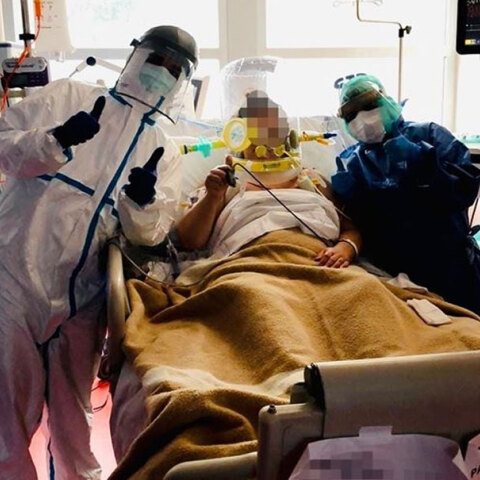 Νοσοκομείο στην Ιταλία δείχνει διασωληνωμένο ασθενή με κορωνοϊό στην Εντατική για να πείσει τον κόσμο να μείνει στο σπίτι του