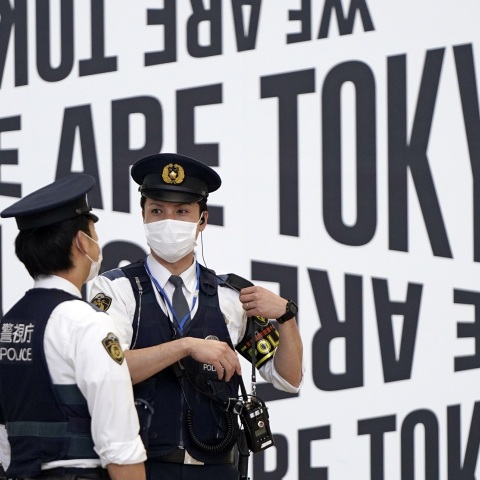 Νέο ορόσημο στην Ιαπωνία με 1.016 κρούσματα εγχώριας μετάδοσης του κορωνοϊού, τη στιγμή που  η χώρα προσπαθεί να αποφύγει μια υγειονομική κρίση ενόψει των Ολυμπιακών Αγώνων.