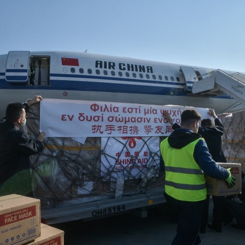 Προσγειώθηκε στο Ελ. Βενιζέλος κινεζικό αεροσκάφος, το οποίο μεταφέρει 500.000 μάσκες από την Κίνα για τα ελληνικά νοσοκομεία