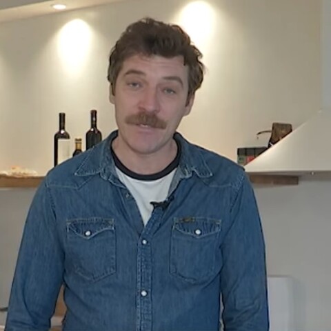 Γιάννης Στάνκογλου στο σποτ Μένουμε Σπίτι Για Όσους Αγαπάμε της ΕΡΤ