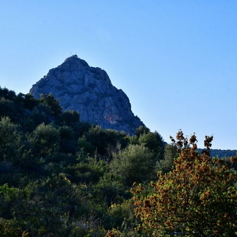 Κορωνοϊός: Λειτουργία στο βουνό από δύο ιερείς στη Θεσσαλονίκη