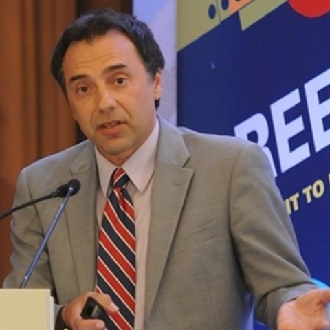 Θοδωρής Πελαγίδης: Ο καθηγητής οικονομικής ανάλυσης στο Πανεπιστήμιο Πειραιώς μιλά στην Athens Voice για τις επιπτώσεις του κορωνοϊού στην οικονομία