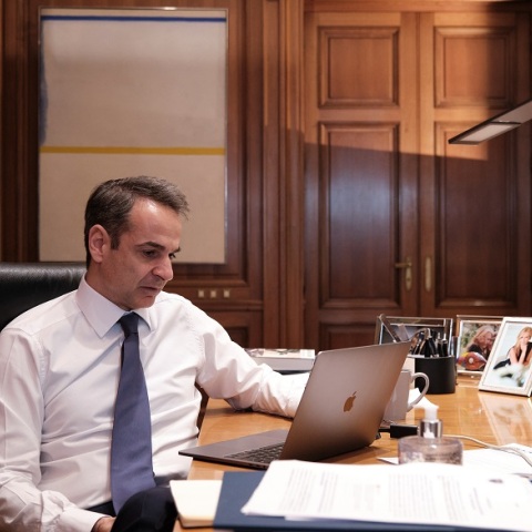Ο Μητσοτάκης ζητά από τους πολίτες να μείνουν σπίτι