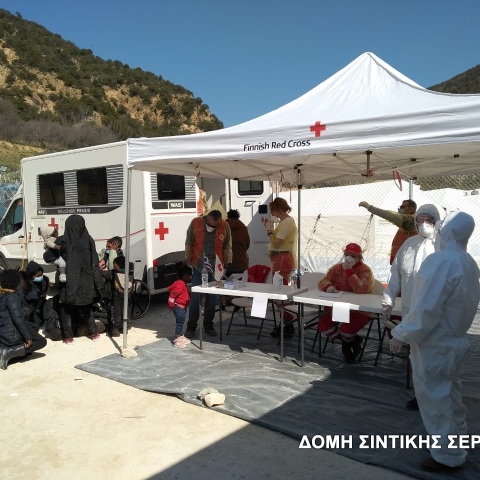 Ο Ερυθρός Σταυρός στην προσφυγική δομή στις Σέρρες 