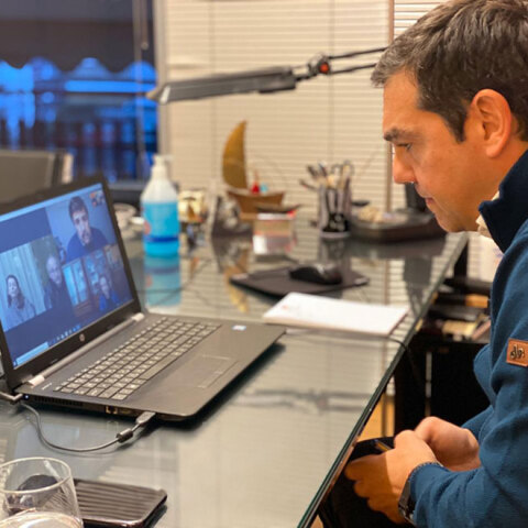 Ο Αλέξης Τσίπρας σε τηλεδιάσκεψη