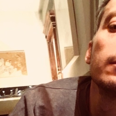 Ο Γιώργος Νανούρης μένει σπίτι με τη γάτα του