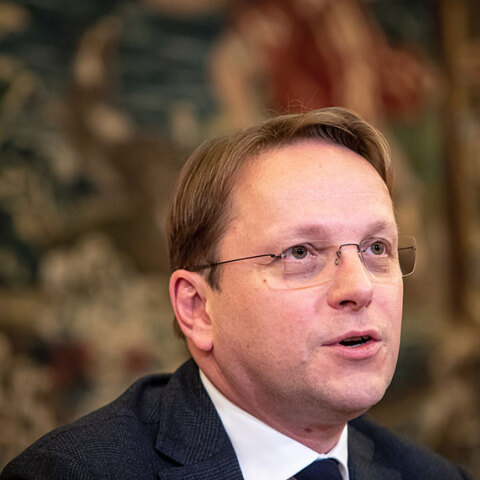 O επίτροπος αρμόδιος για θέματα Διεύρυνσης, Όλιβερ Βάρχελι 