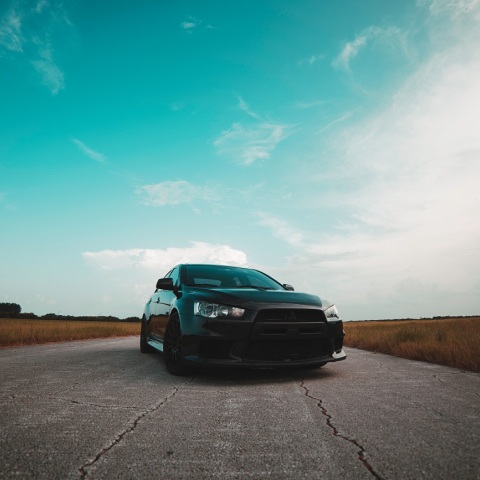 Αυτοκίνητο σε δρόμο