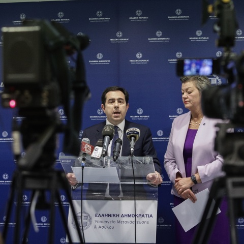 Κορωνοϊός: Απαγόρευση κυκλοφορίας - Αυστηρότερους κανόνες στις δομές προανήγγειλε ο ο υπουργός Μετανάστευσης και Ασύλου,  Νότης Μηταράκης