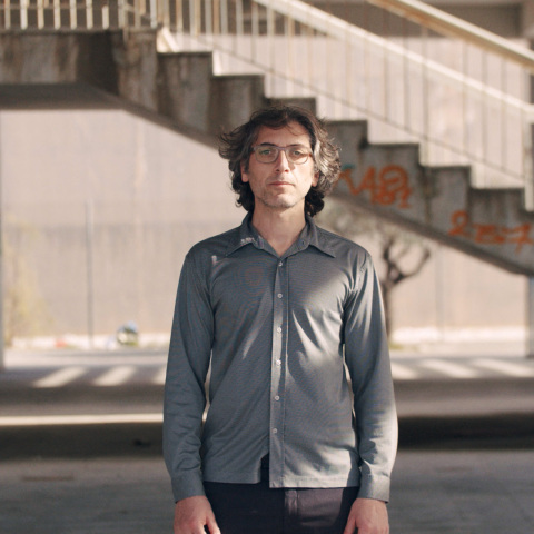 O Γιαν Βαν σπάει την καραντίνα με το νέο του τραγούδι «Μάτια Καστανά»