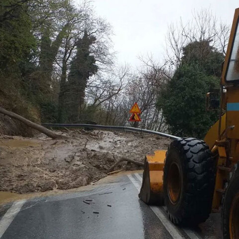 Μεγάλες κατολισθήσεις στη Ζαγορά Πηλίου