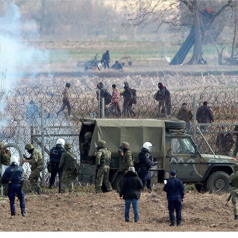 Spiegel: Η Τουρκία κατηύθυνε τα επεισόδια στον Έβρο 