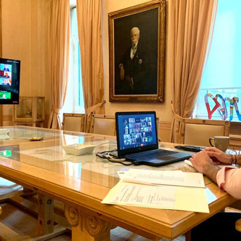 Ο Κώστας Μπακογιάννης συμμετέχει στην τηλεδιάσκεψη 45 δημάρχων για την οχύρωση των πόλεων απέναντι στον κορωνοϊό