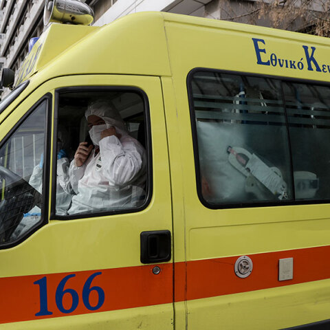 ΕΚΑΒ στη μάχη με τον νέο κορωνοϊό 