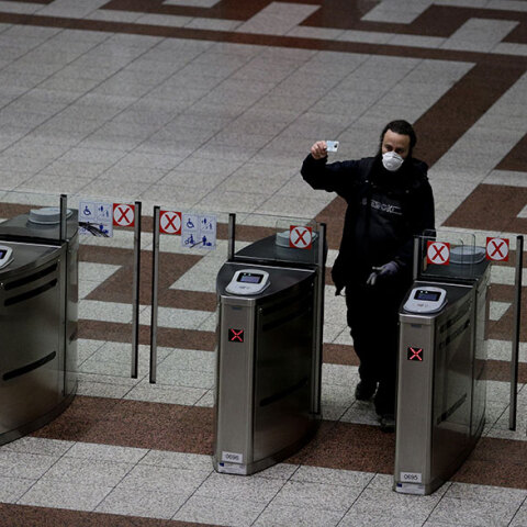 Κορωνοϊός, Μετρό Συντάγματος