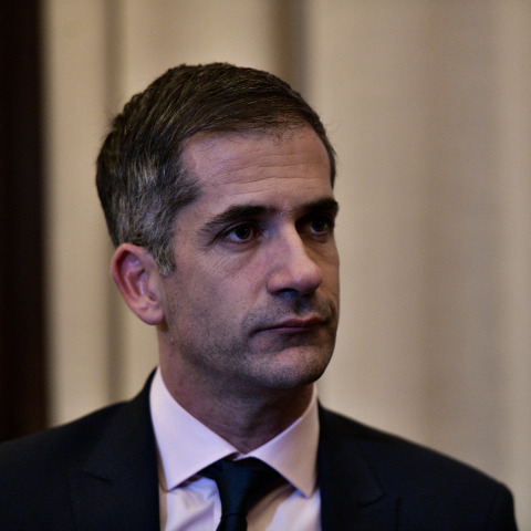 Το 50% της αποζημίωσής του καταβάλλει ο Κώστας Μπακογιάννης 